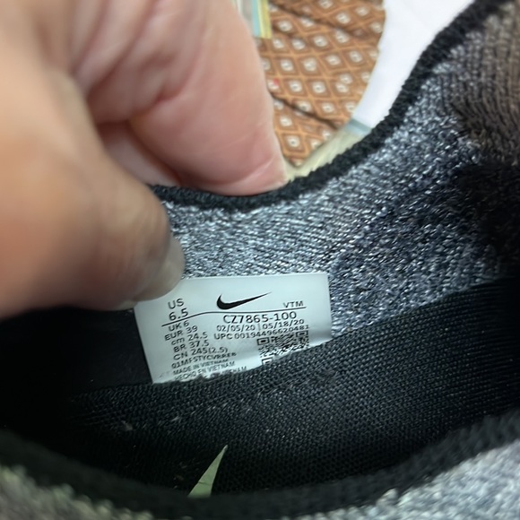 Nike Men's Gray React Phantom Run Flyknit 2 White/black-flash Crimson Sz. 6.5 - Picture 6 of 12